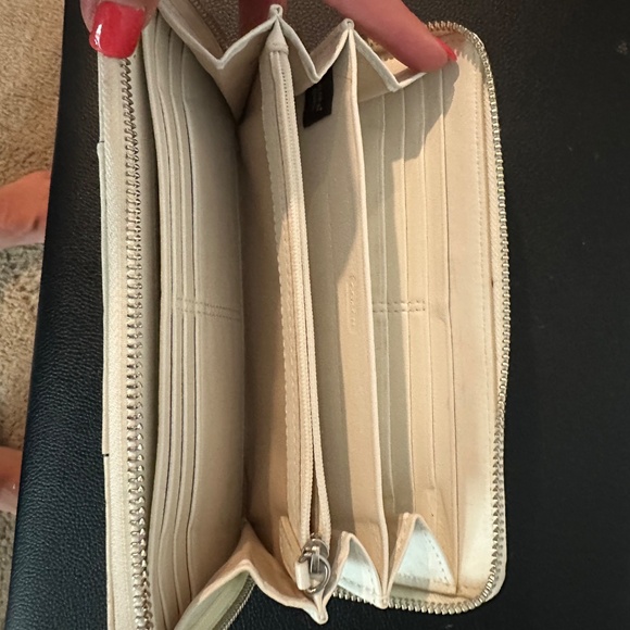 Coach zip wallet - Picture 3 of 3